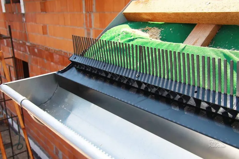 Гребень карниза с решеткой